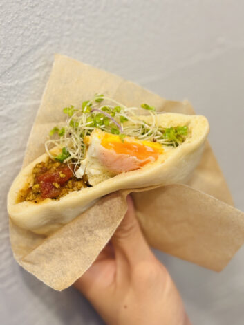 ランチメニューに新作！ピタパンサンド【Home＆CafeXOXO】