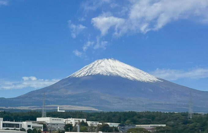 富士山ついに衣替え。初冠雪
