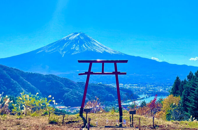 天空の鳥居と富士山🗻