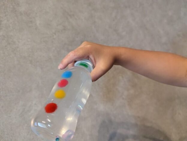 お子様の発達遊びにぴったり！センサリーボトルづくり　富士市週末イベント開催