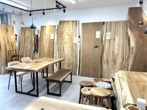 自分だけの“一生モノ”が見つかる  ハナレアルタナ 一枚板ギャラリーショップ（LivingD 第一建設）