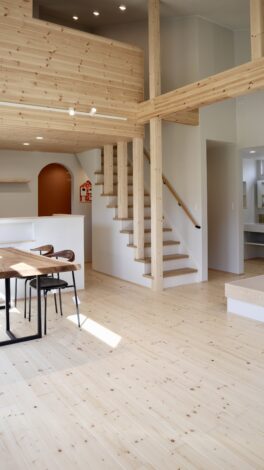無垢材をふんだんに使った“平屋みたいな2階建て”をご案内しました｜高性能規格住宅 KIBACO 見学会
