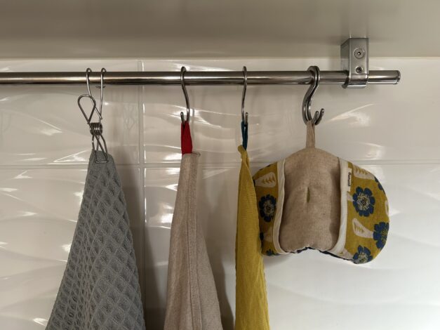 日々のこと　見せる収納の相棒　S字フック【山本ブログ】