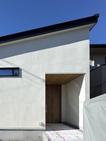 塗り壁や木のぬくもり、素材を感じる上質で心地良い家、見学は明日まで！【富士吉田】