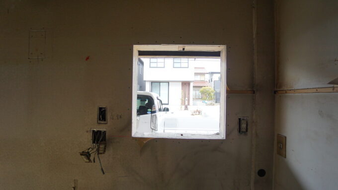 三島市徳倉 店舗リノベ　みとら食堂 現場は窓開口が開きまして・・【山本ブログ】