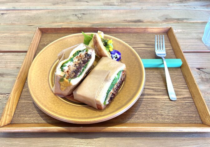 【富士宮ランチ】浅間大社前の人気カフェ「ベジカフェマジナ」大豆ミートの絶品マジナサンドと豆乳ソフト！