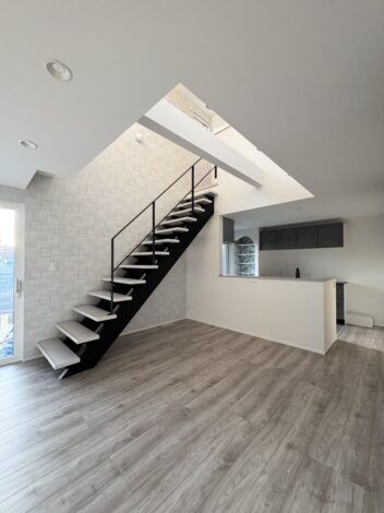 【三島市】光と暮らす吹き抜けLDKの住まい｜セミオーダーの家 KIBACO 完成見学会（～3/15まで）