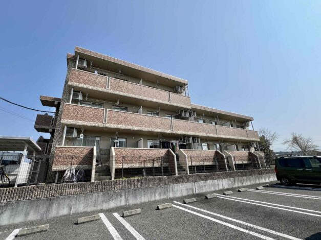 賃貸マンション『富士宮市大岩 2LDK』収納充実のオール電化の部屋