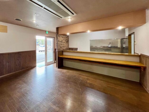 貸事務所・店舗『富士宮市粟倉南町 18坪』道路沿いの1階です。
