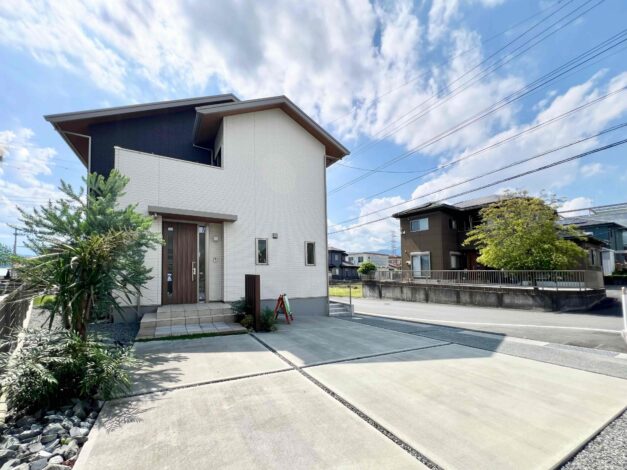 賃貸一戸建て『富士宮市宮原 2階建て4SLDK』吹き抜けと蔵のある家