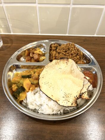 一口ごとに味変を楽しめる！三島「みとら食堂」のキーマカレー